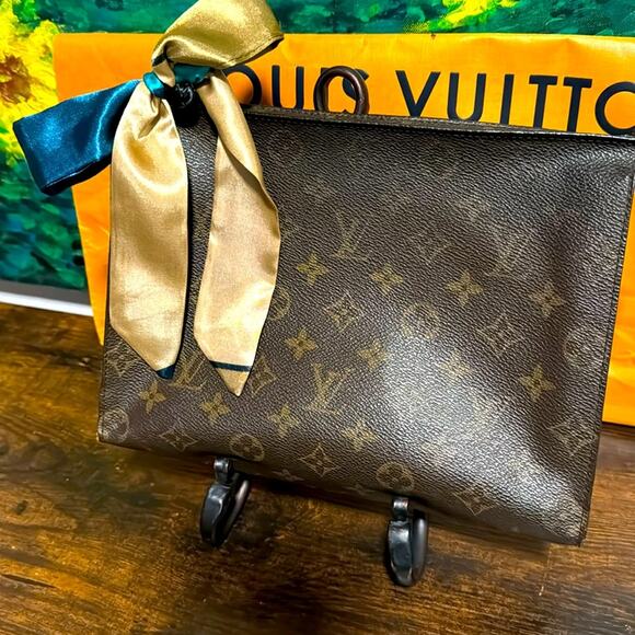 Louis Vuitton Monogram Pouch D-Ring - Picture 1 of 9